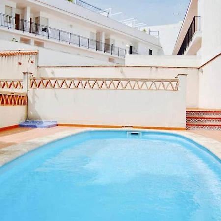 Fantastic 1 Bedroom Apartment In The Centre Of نيرخا المظهر الخارجي الصورة