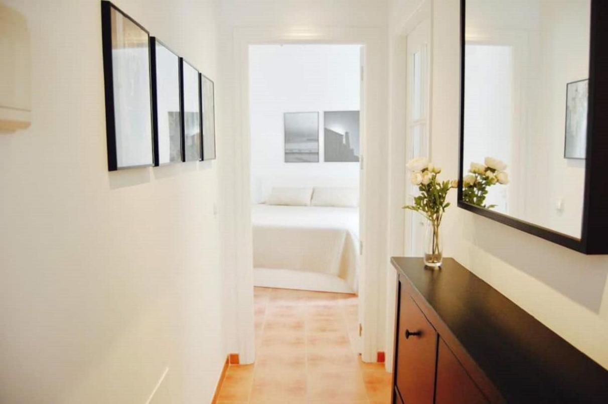 Fantastic 1 Bedroom Apartment In The Centre Of نيرخا المظهر الخارجي الصورة