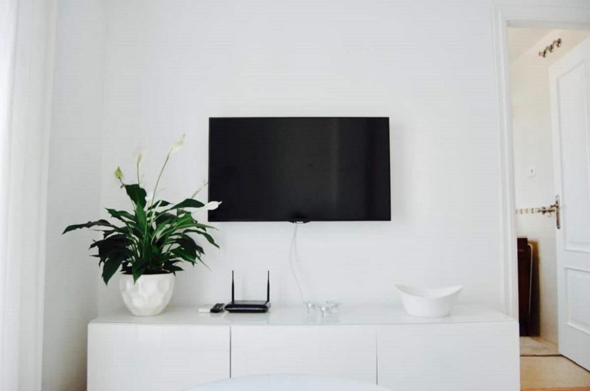 Fantastic 1 Bedroom Apartment In The Centre Of نيرخا المظهر الخارجي الصورة