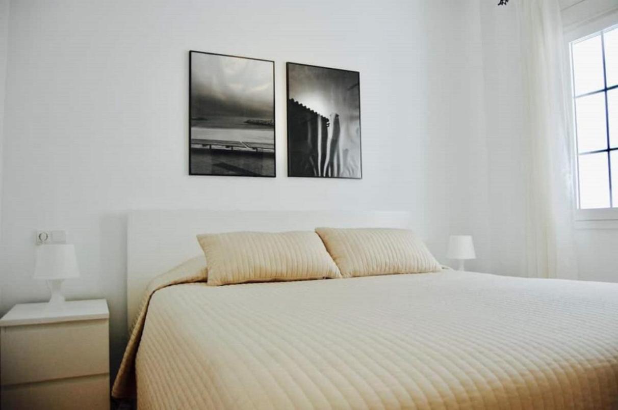 Fantastic 1 Bedroom Apartment In The Centre Of نيرخا المظهر الخارجي الصورة