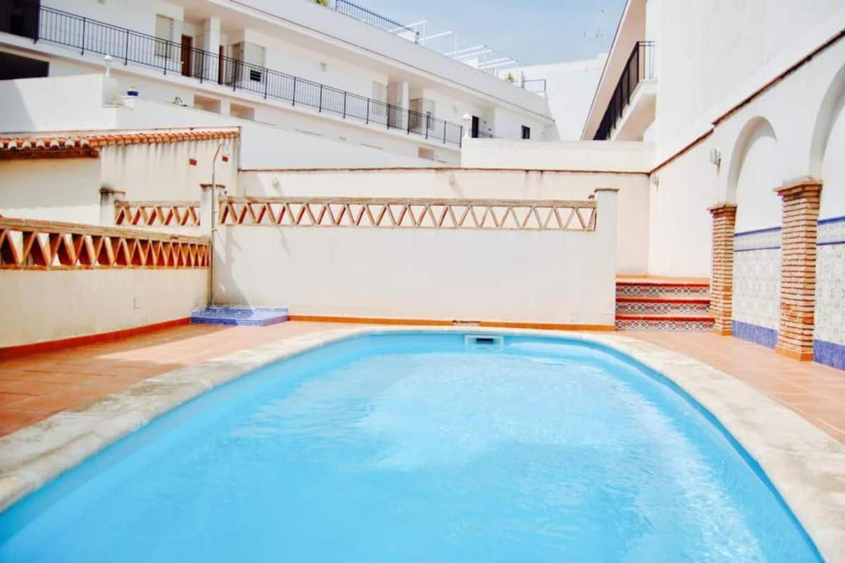 Fantastic 1 Bedroom Apartment In The Centre Of نيرخا المظهر الخارجي الصورة