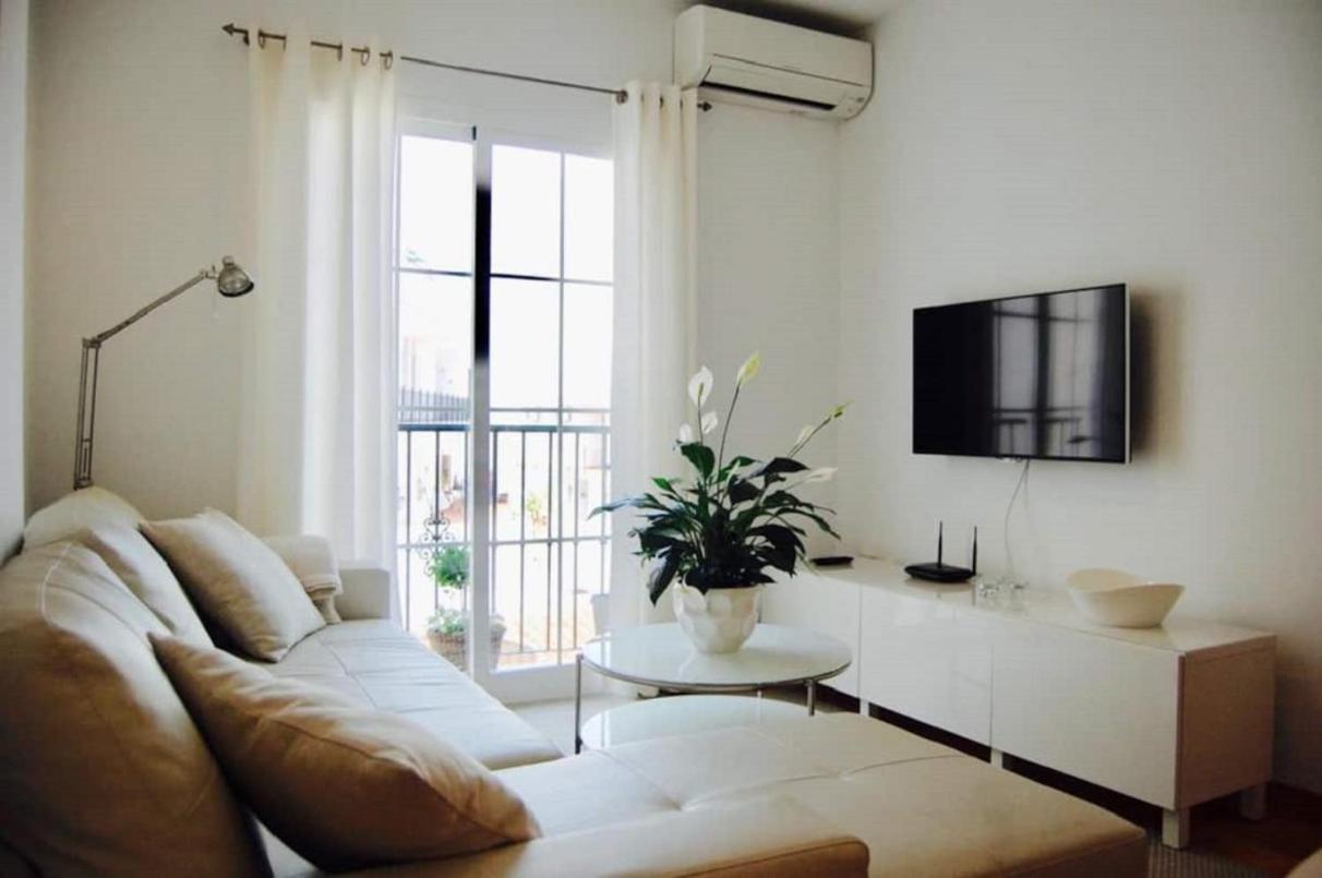 Fantastic 1 Bedroom Apartment In The Centre Of نيرخا المظهر الخارجي الصورة